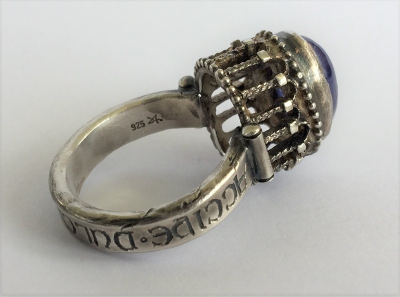 010307 Srednjeveška arkadna postavitev prstana s safirjem