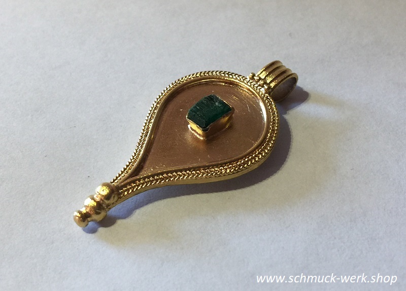 ancient-pendant-emerald