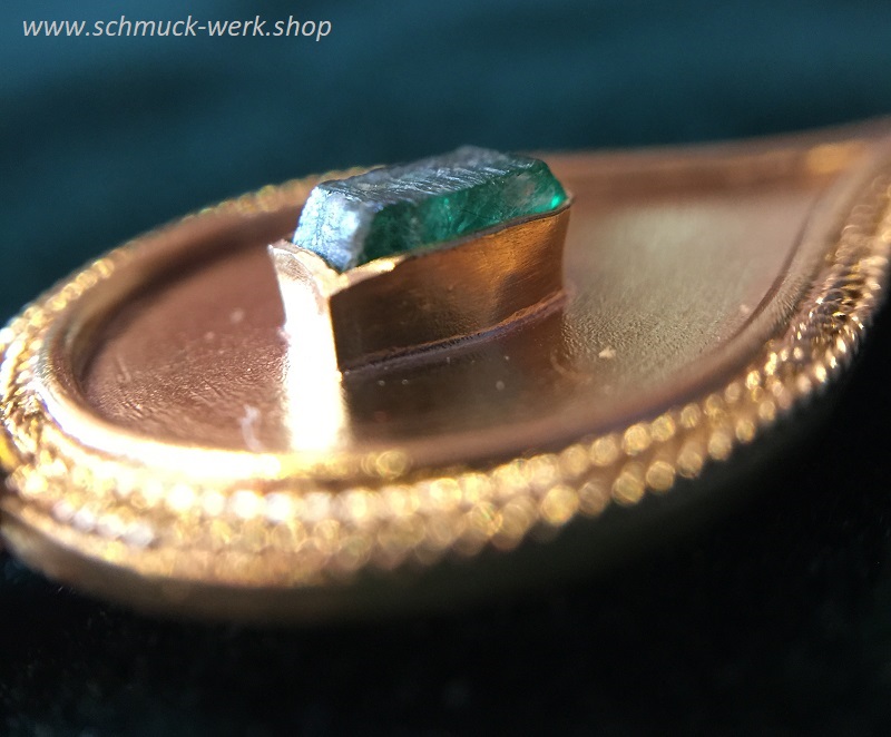 emerald-roman-pendant