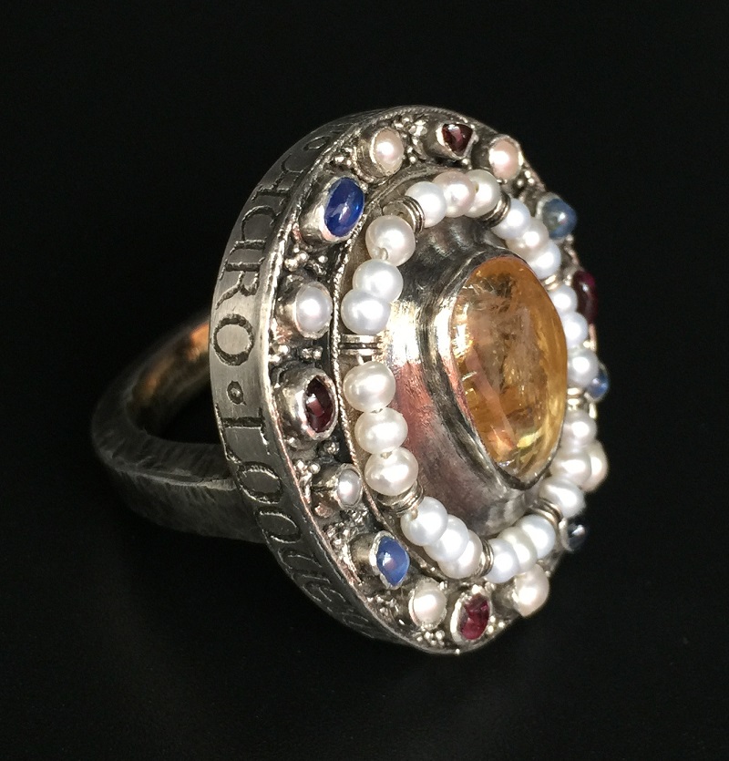 Bir ortaçağ papalık yüzüğünün kopyası