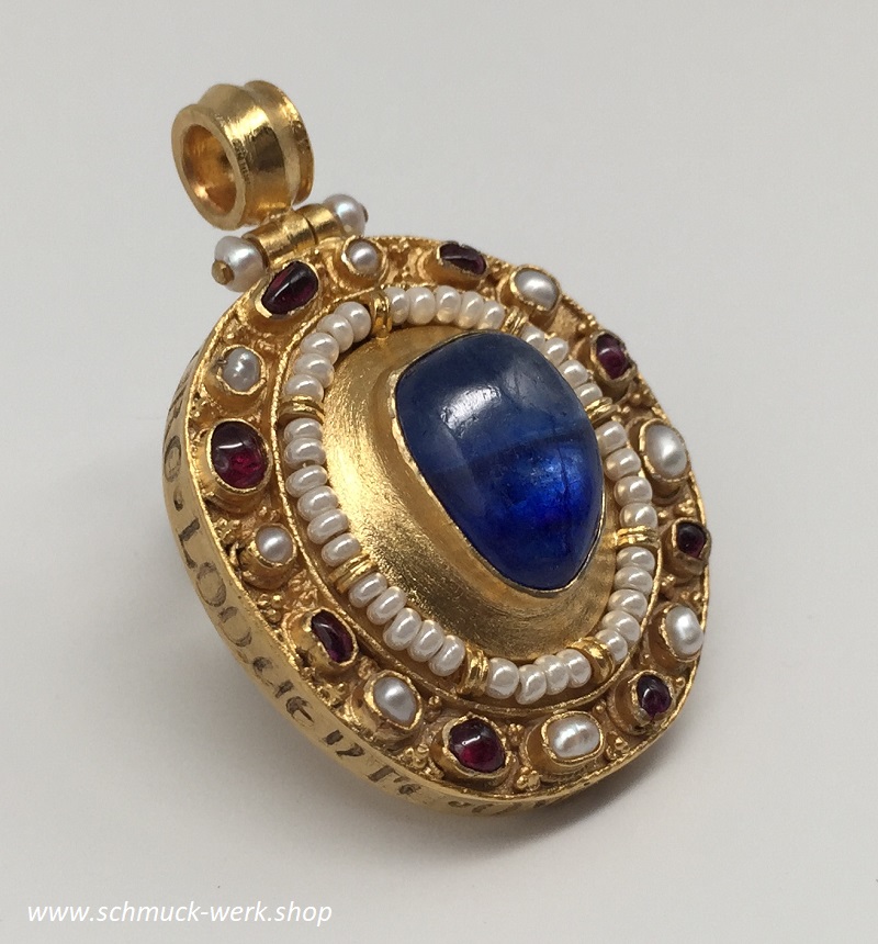 Medieval pendant with sapphire