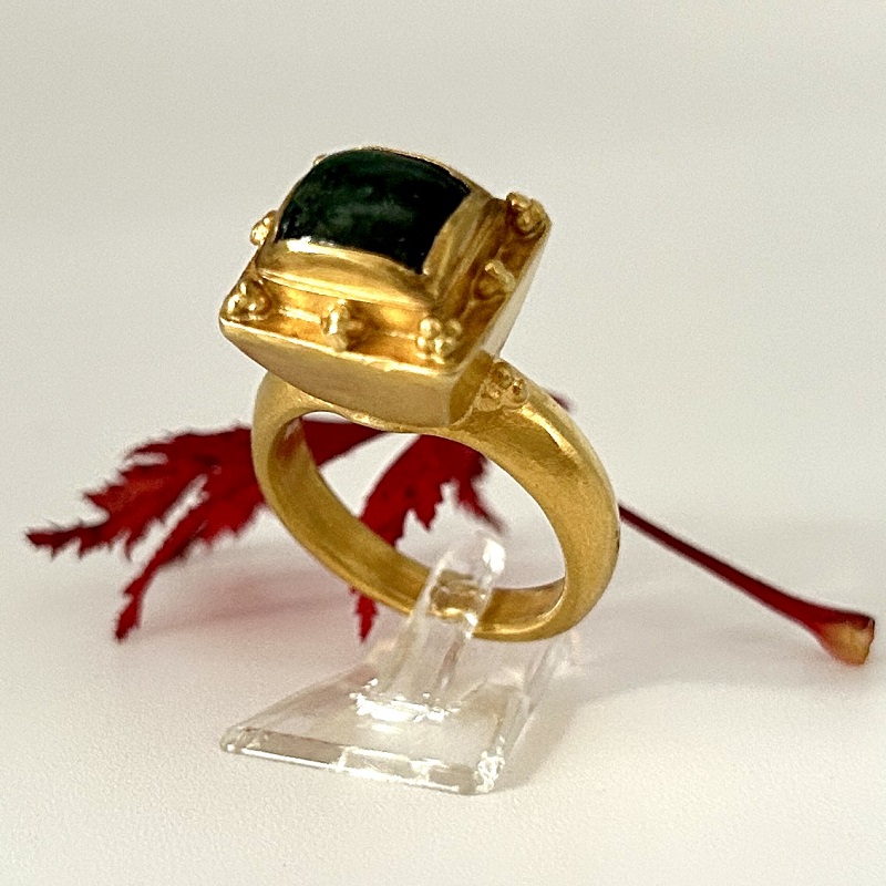 Ein Smaragdring aus dem Mittelalter