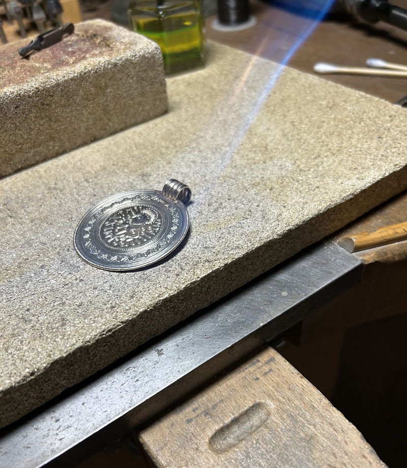 Brakteat im Originalzustand