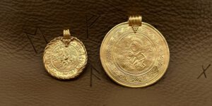 Zwei Brakteaten aus Schweden