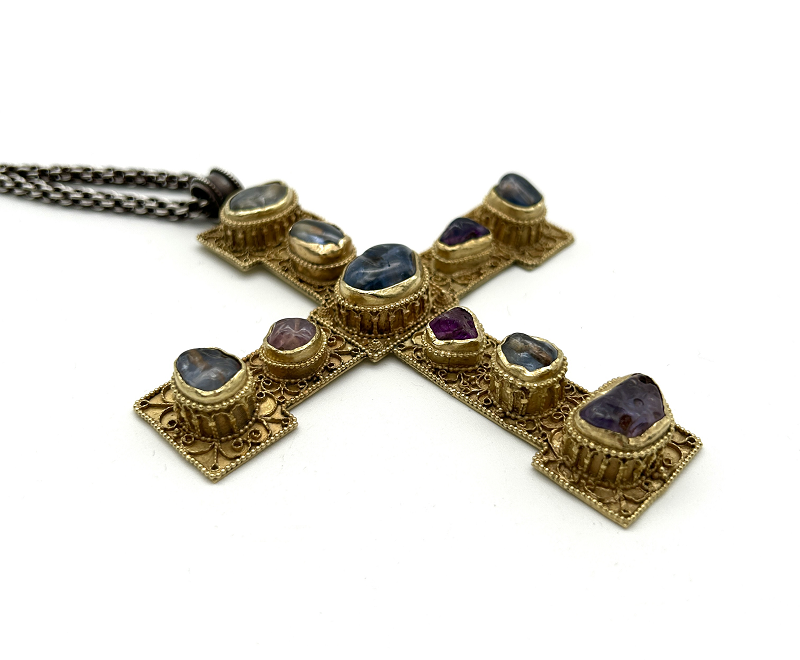 Brustkreuz im Stil des Mittelalters