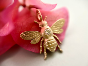 Detalje af en travl bi