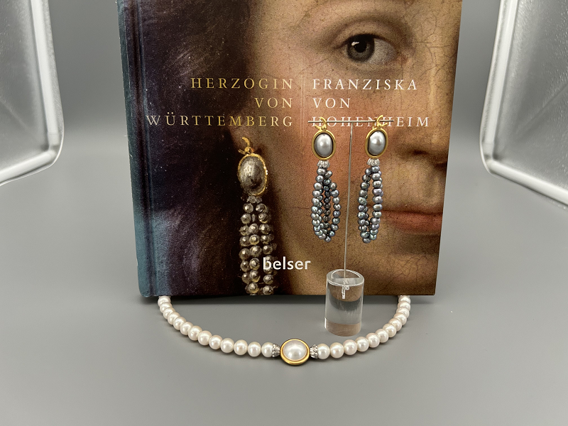 Herzogin Franziska von Hohenheim Perlenschmuck Bad Urach