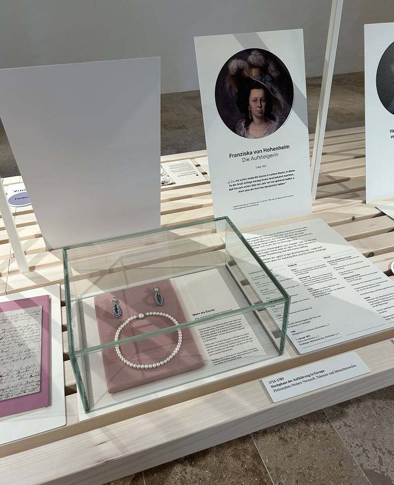Replik Rokoko Perlenschmuck Dauerausstellung Residenzschloss Bad Urach